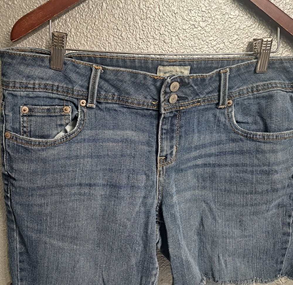 Aeropostale Medium Rise Cut Off Jeans   Size 13/14